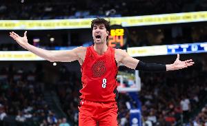 遙遙領(lǐng)先！開拓者半場罰球25中21&阿夫迪亞10中10 騎士僅6中5