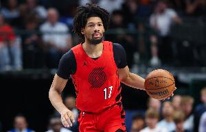 好掩護(hù)！楊瀚森籃下牢牢卡住托布 夏普突破輕松上空籃！