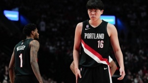 大膽去說！楊瀚森與隊友全英文交流戰(zhàn)術(shù) 比剛到NBA時進(jìn)步太多了