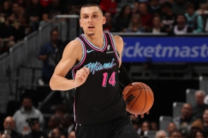 沖鋒陷陣！希羅半場12投8中得20分3板1斷 得分全場最高