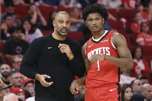 火媒：說阿門打控衛(wèi)很出色是騙人的 他作為無球進(jìn)攻武器最適合