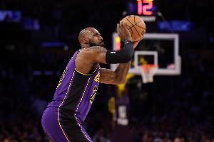 還沒找到手感！詹姆斯本場三分5中0 賽季至今27中7 命中率25.9%