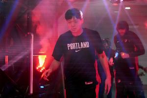 降維打擊！楊瀚森半場14分半9中6高效砍15+4+2+1斷&+7全隊(duì)最高