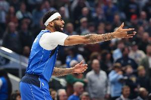 隊(duì)記：弗拉格是獨(dú)行俠長期招牌 球隊(duì)將繼續(xù)探索交易濃眉的可能性