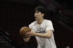 記者：末節(jié)楊瀚森體能明顯枯竭了 在G聯盟多打打找找感覺拉拉體能