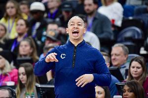 考辛斯：盧在外界以“善于與球員溝通”著稱 但他并沒(méi)有真正做到