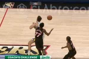 關(guān)鍵??！勇士邊線球發(fā)給波斯特&埃奇庫(kù)姆犯規(guī) 76人挑戰(zhàn)但失敗