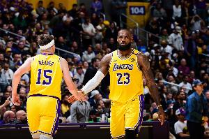 徐靜雨：里夫斯戰(zhàn)力已超特雷·楊 有詹姆斯在湖人永不迷路