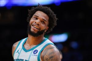 活力十足！邁爾斯·布里奇斯半場8中4拿到12分8板 正負(fù)值+9