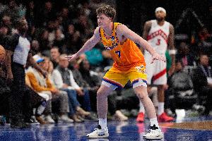 不懼強(qiáng)敵！黃蜂本賽季3戰(zhàn)猛龍贏下2場(chǎng) 唯一敗績(jī)拜巴恩斯封蓋所賜