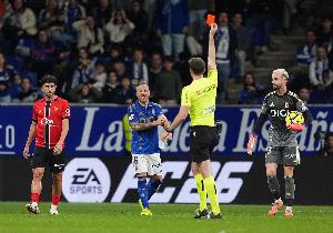 生涯首張直紅??40歲卡索拉西甲飛鏟染紅，20年生涯835場(chǎng)第2紅