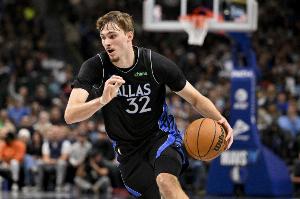 沖擊力很強(qiáng)！弗拉格半場6中2拿到10分2板1助 罰球6中6