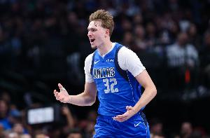 曾令旭：弗拉格已經(jīng)適應(yīng)得差不多了 獨(dú)行俠真就只等歐文了