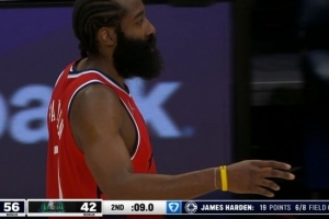 聽牌歷史前十！哈登急?；物w防守中投命中 半場砍19分&僅差1分