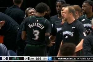 危險的信號！麥克丹尼爾斯里突外投連拿7分打?？齑? >
                                        </div>
                                    </div>
                                    <div   id=