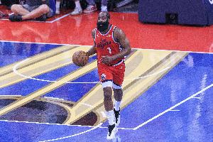 得分榜前十唯三后衛(wèi)！哈登：喬丹科比都像在飛 而我只能地面作戰(zhàn)