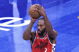 穩(wěn)定輸出！小卡半場8投5中得14分2板2助0失誤 正負(fù)值+16