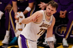 東契奇本賽季場均35+9+9！美媒：MVP榜約基奇SGA怎么能排他前面？