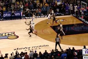 老將的經(jīng)驗(yàn)！詹姆斯殺出直接搶斷76人發(fā)球殺死比賽！