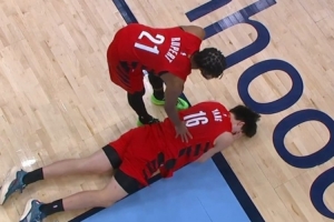 拓記：裁判不會讓你輸23分 灰熊也不是靠裁判才贏下的比賽