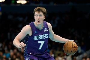 第四節(jié)找到手感有點(diǎn)晚！克尼佩爾13中5拿到14分4板3助 三分10中2