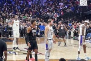 3罰??東契奇罰完第2球 喬治卡位搶板 馬克西沖到前場連續(xù)小碎步