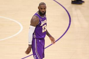 40歲老漢的調(diào)整能力！上一場(chǎng)詹姆斯8分賽季新低 今天29分賽季新高