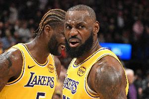 雷迪克：詹姆斯不僅在末節(jié)接管比賽還能串聯(lián)球隊(duì) 艾頓防守貢獻(xiàn)足