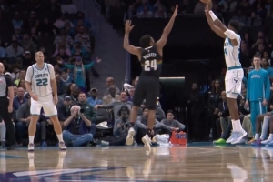 破荒！布蘭登·米勒三分命中還造成犯規(guī) 加罰也有打成3+1