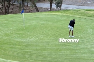 詹姆斯曬與布朗尼打高爾夫：與兒子共度時(shí)美好時(shí)光如今更顯珍貴！