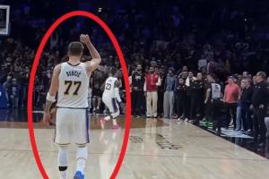 你小子??詹姆斯成功搶斷后 東契奇疑似示意再“鐵血”一個(gè)