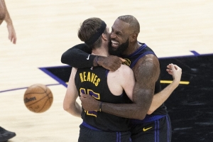 詹姆斯：里夫斯是我們的核心之一 本賽季他要承擔(dān)更多的責(zé)任