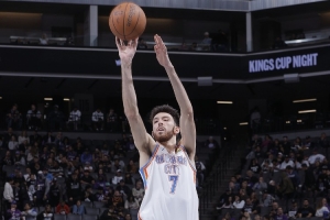 3D中鋒！霍姆格倫上半場三分3中3 砍下13分5籃板3蓋帽