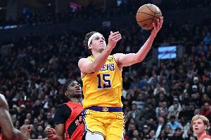 雷迪克：降低姿態(tài)張開雙臂防守效果更好 里夫斯做得非常好！