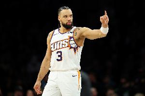 沒辦法只能我來！狄龍上半場12中4得14分2板1助 得分全隊最高