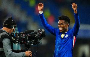 郵報(bào)：埃斯特旺因未能出戰(zhàn)歐冠感到沮喪，一度掩面嘆氣