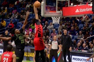 虧麻了！夏普霸氣劈扣后抱怨裁判沒給2+1吃T 對(duì)方罰進(jìn)慘變2-1