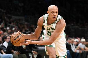 一看就是狠人！沃爾什半場(chǎng)7中7&三分3中3怒砍18分3板3斷