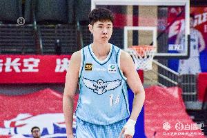 板凳發(fā)力！趙嘉義8中5拿到17分7板 罰球5中5