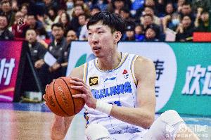 輕松！周琦全場6投5中拿到12分8板2助1斷3帽制霸攻防 正負(fù)值+16