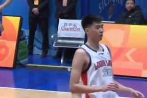 正負(fù)值+26最高！徐昕6中3拿到6分13板1助2斷2帽