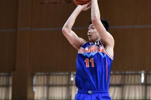 手感不錯(cuò)！齊麟半場7中4&三分4中2拿到11分 第二節(jié)連中兩記三分