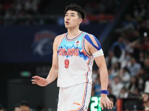 犯規(guī)大戰(zhàn)！新疆&福建全場(chǎng)52次犯規(guī)共3人犯滿 合計(jì)罰球59次