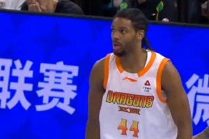 這是外援水平？愛德華茲9中1&三分6中1 亨特6中1 二人合計(jì)僅10分