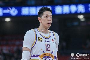 兩雙到手！沈梓捷6中5拿到11分10板 拼到5犯離場