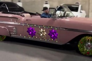 布克開老爺車進(jìn)球館，懂的老司機(jī)說說這是什么車??????