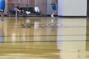 歐洲天才！雷霆新秀托皮奇已經(jīng)可以用阻力繩進(jìn)行跑動(dòng)訓(xùn)練！