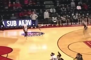 很多NBA后衛(wèi)都做不到這么絲滑的控運(yùn)！女生打球很帥是什么樣？