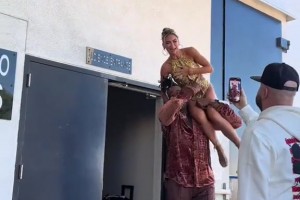 張曼源曬視頻：平平安安的平安夜要怎么過？??