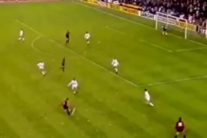 十八般武藝樣樣精通！范巴斯滕的頭球技術(shù)也是如此完美